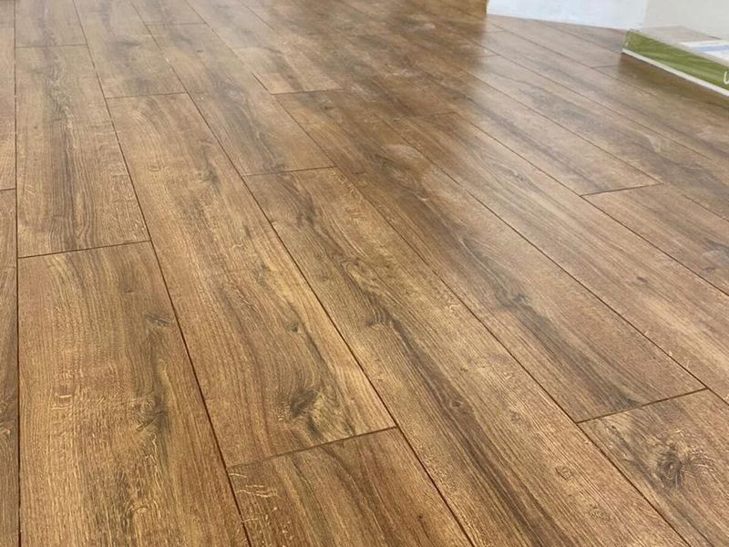 Laminate flooring with a wood-look decor in a living room