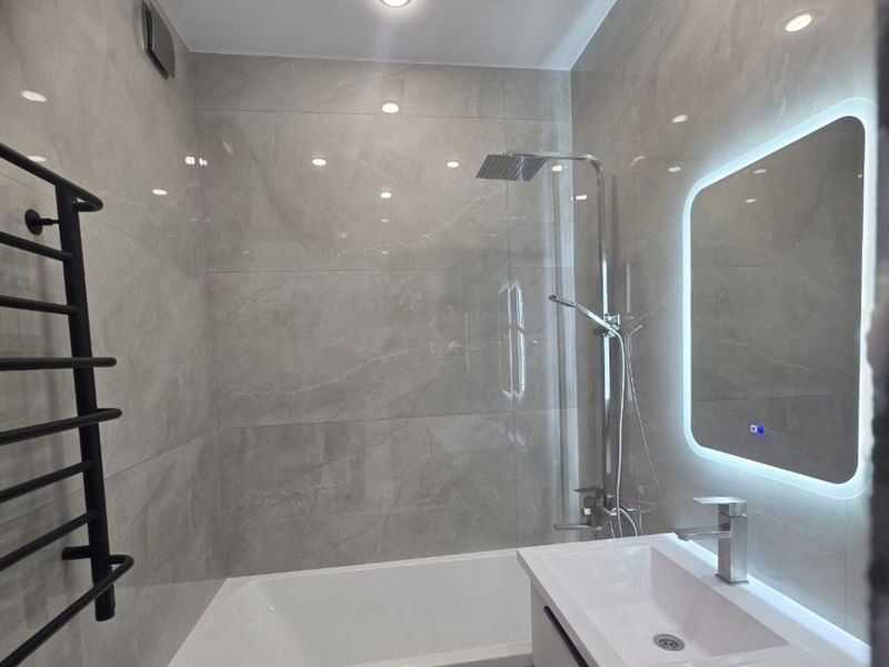 Washbasin, bath and shower spaced out in a bathroom after a Prague renovation