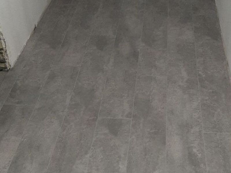 Glue-down LVT vinyl flooring in a stone-look decor