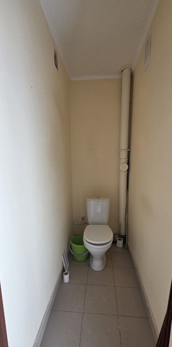 Original toilet room before renovation